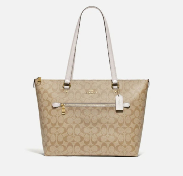 Picture of COACH Gallery Tote In Signature Canvas